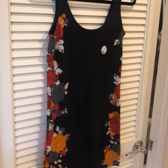 Volcom Dresses & Skirts - New with tags. Slimming summer dress